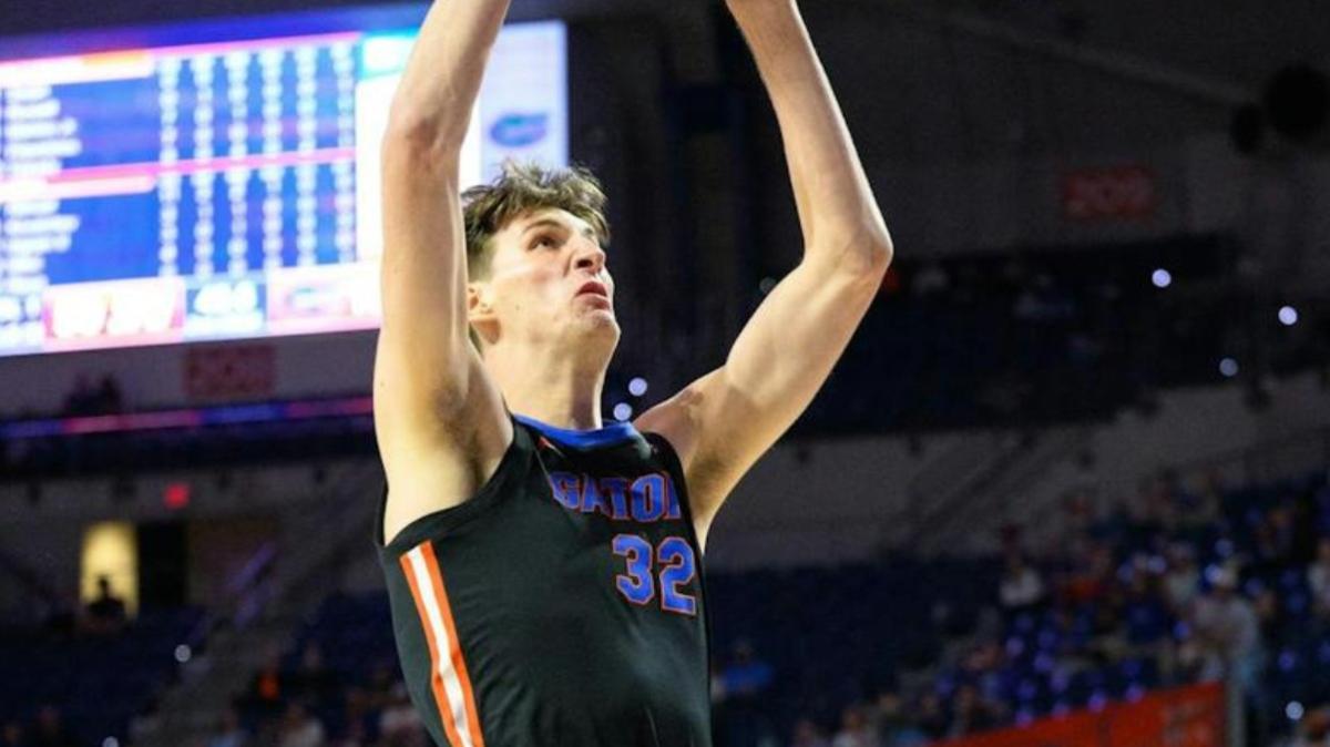 Olivier Rioux (2m36) segna il suo primo canestro nella NCAA