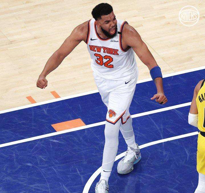 NBA - Knicks, Karl-Anthony Towns curato per lesioni al ginocchio e alle dita