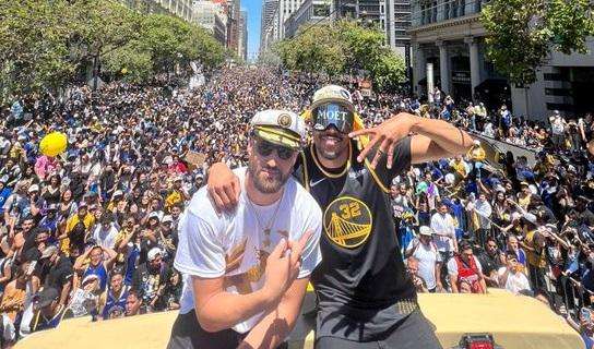 NBA - Parade: i Warriors hanno sfilato per le strade di San Francisco