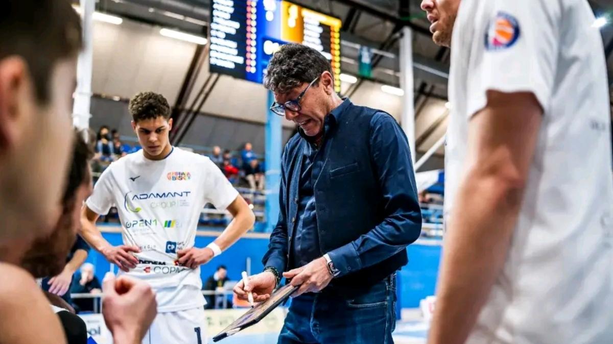 Serie B - Adamant Ferrara Basket, esonerato coach Benedetto