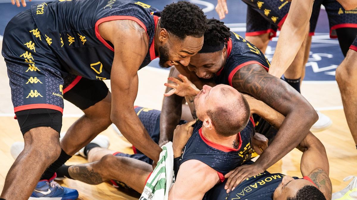 Clamoroso in Spagna: Rafa Luz segna da tutto campo e forza l'overtime (video)