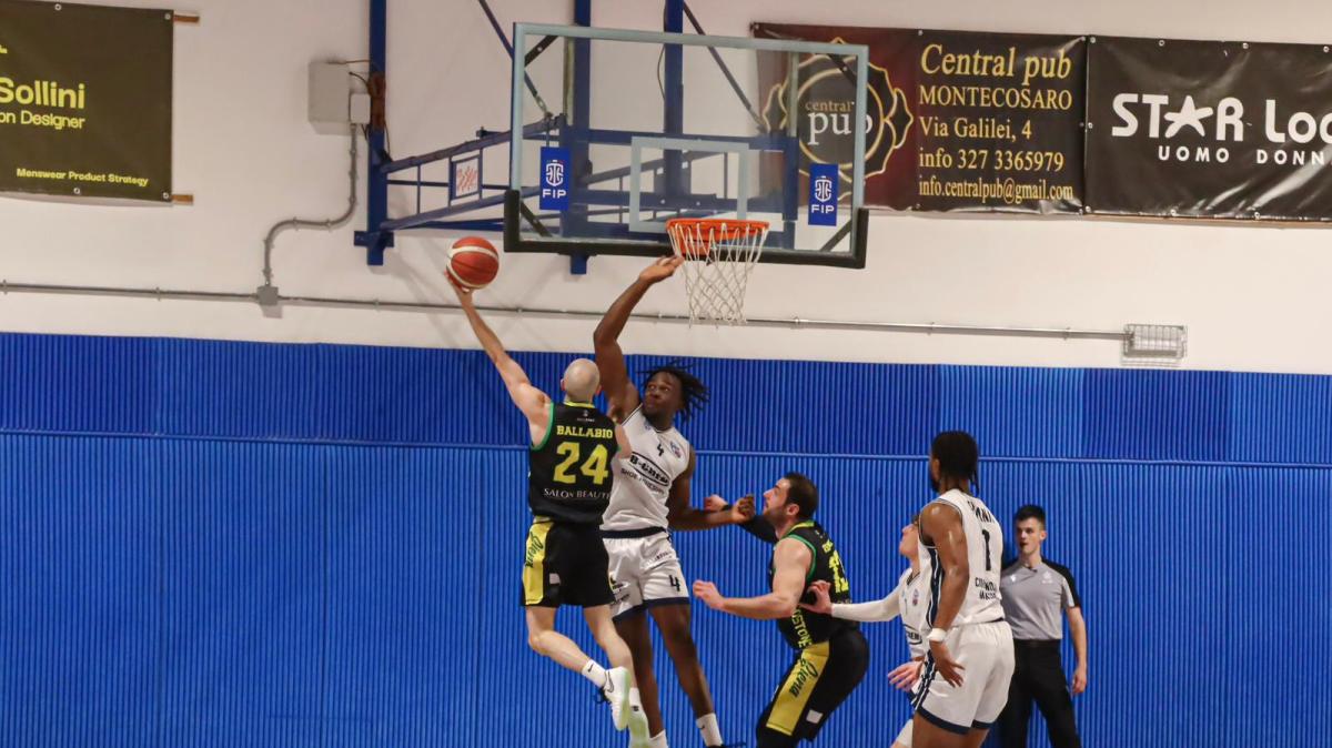 B Int - Sulla sirena dell'overtime la Vismederi Costone sbanca Civitanova Marche