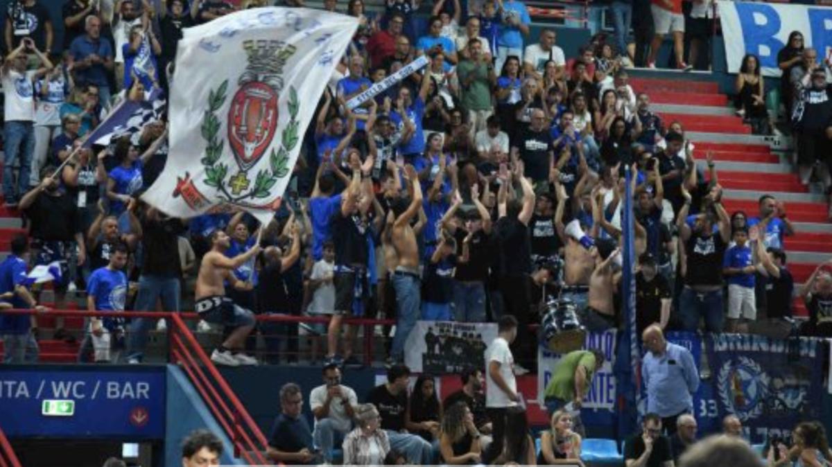 Scafati-Brindisi, divieto vendita biglietti ai residenti a Brindisi