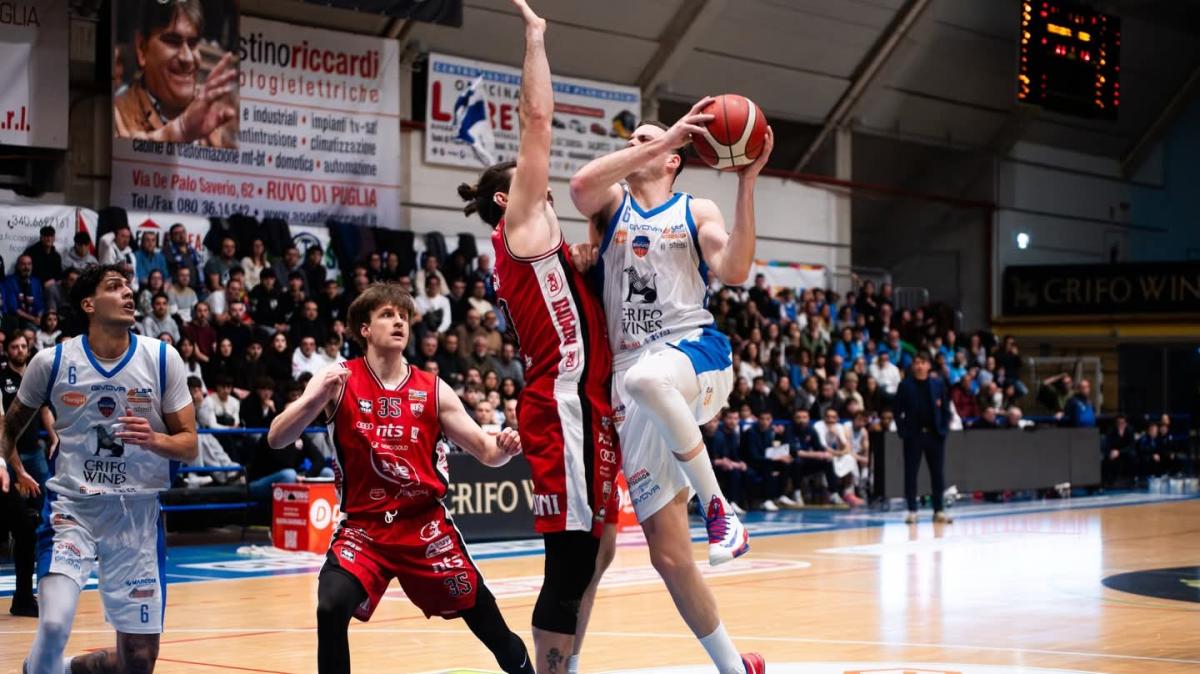 Ruvo di Puglia, duro comunicato: «Stanchi di comportamenti contrari ai valori dello sport»