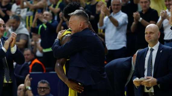 EL - La rabbia di Jasikevicius: "Hayes-Davis fa 50 punti e non ci sono domande?"