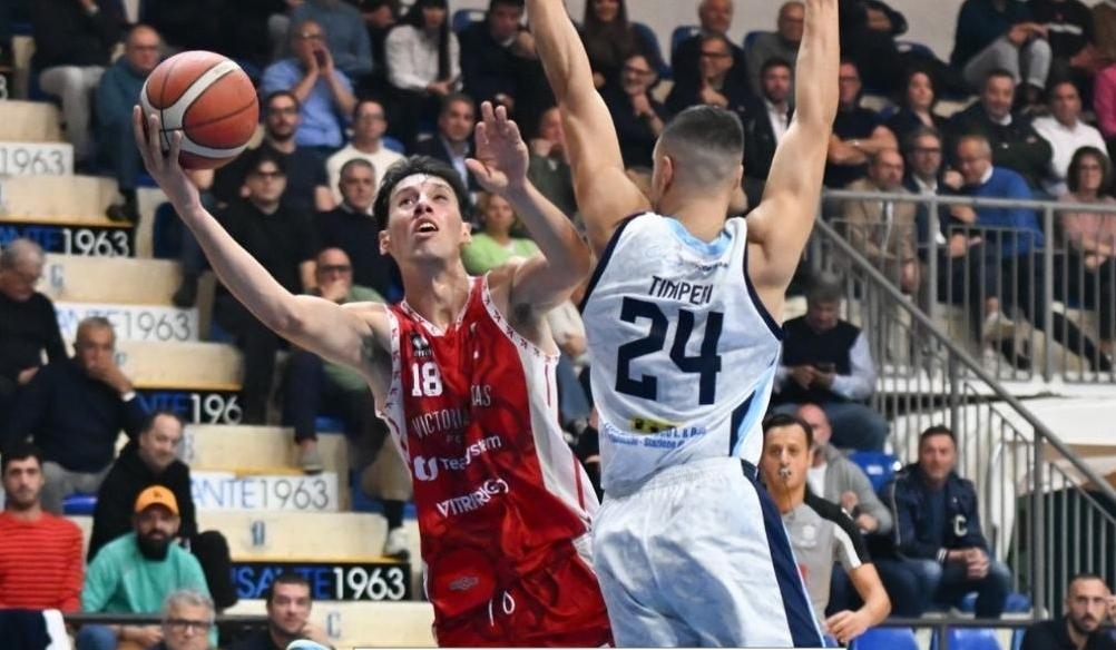 A2 - La VL Pesaro espugna Roseto con i 22 di un grande Virginio