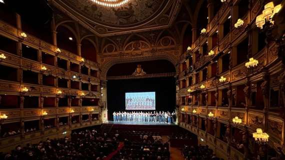 A2 F - Futurosa: al Teatro Verdi grande partecipazione per la festa dei 15 anni