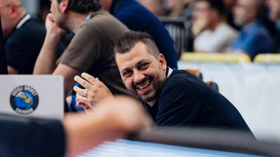 Vanoli Cremona ai saluti con il Team Manager Mauro Saja
