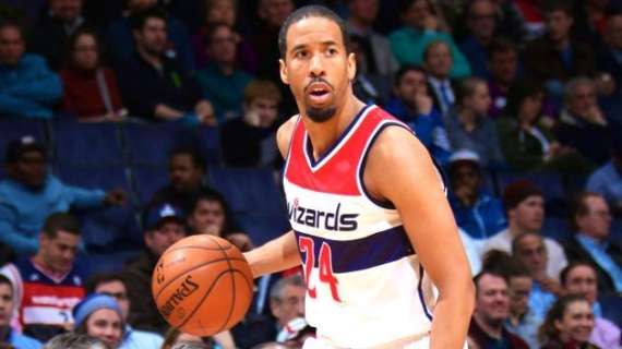 Ramon Sessions Drops Circus Shot High Off the Glass 