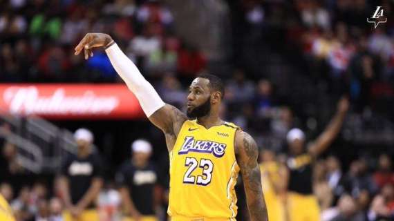 NBA - Lakers, LeBron James condivide un record con Magic Johnson