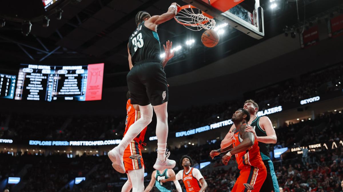 Holiday guida i Blazers alla terza vittoria di fila davanti ai nuovi proprietari