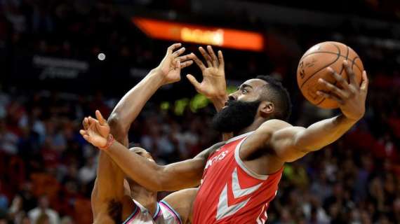 NBA - Rockets vincenti a Miami per prendere il primo posto a Ovest
