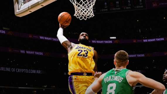 NBA - Lakers, LeBron James abbandona la gara di Boston per infortunio