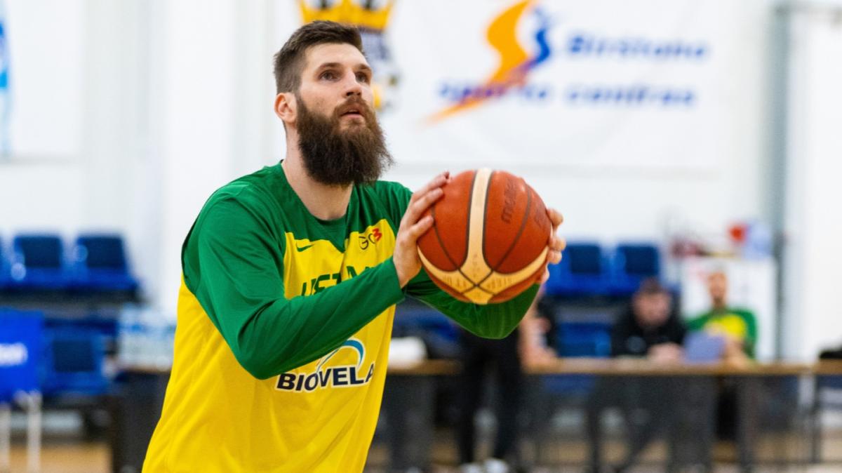 VL Pesaro, Regimantas Miniotas a lavoro con la Lituania