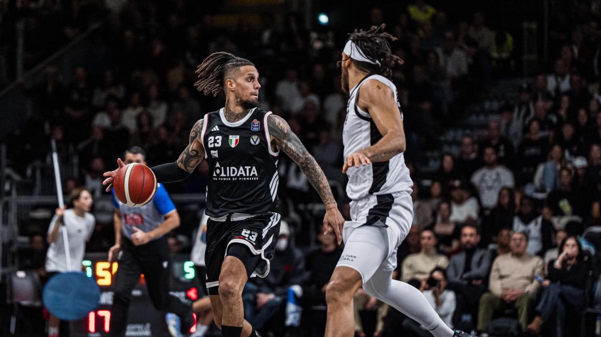 LIVE | Virtus Bologna avanti 48-35 sulla Bertram Derthona all'intervallo