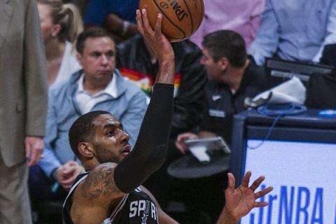 NBA - Spurs, doppio record per LaMarcus Aldridge