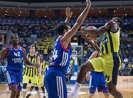 EuroLeague - Derby turco l'Anadolu Efes lotta, il Fenerbahçe vince