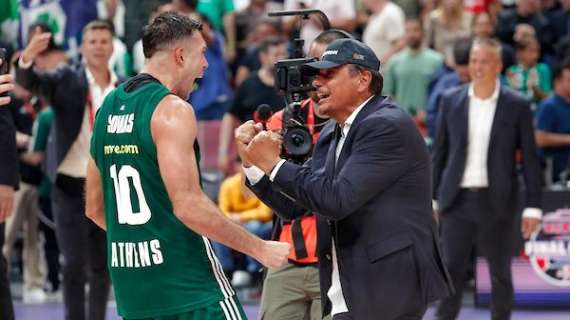 EL - "Uno degli eroi del basket greco", Ataman celebra Kostas Sloukas