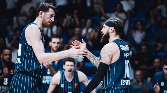 Anadolu Efes piega Maccabi nel finale con carattere e profondità