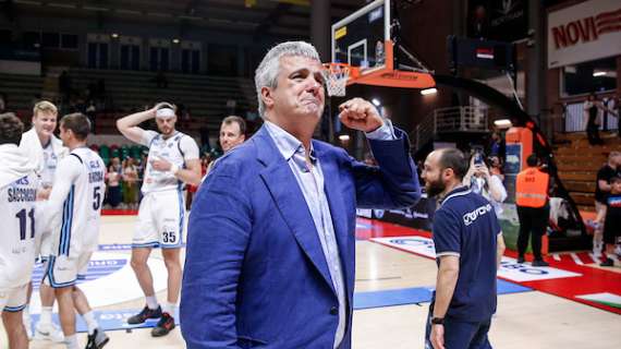 A Napoli le lacrime del presidente Grassi dopo la salvezza in Serie A