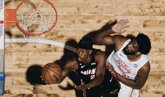 NBA - Sixers colti da abulia, Miami banchetta al Wells Fargo Center