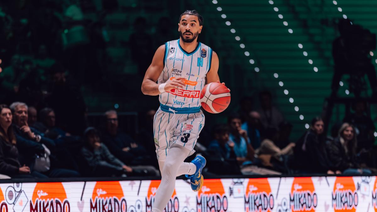 Napoli, Magro anticipa la rivoluzione e Mitrou-Long scrive ai tifosi: «C'è la responsabilità di portare risultati»