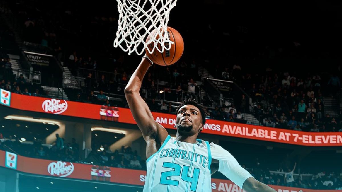 Hornets: quarta vittoria consecutiva, Portland si scioglie