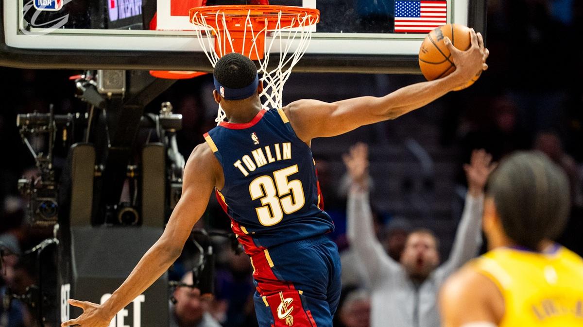 Cleveland travolge i Lakers e rovina il ritorno di LeBron in Ohio