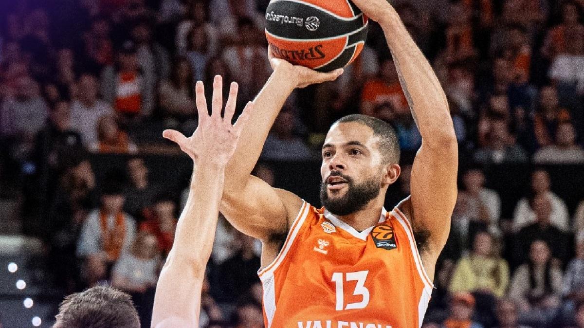 Valencia rimonta Dubai e conquista una vittoria al cardiopalma