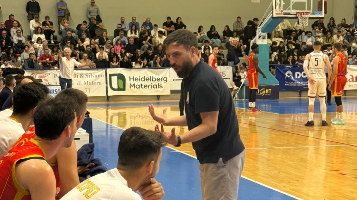 B Int - Academy Catanzaro espugna il Pala Sassi della Virtus Matera