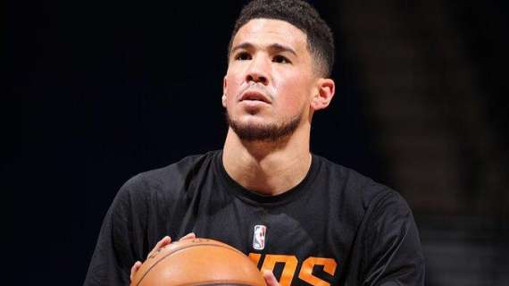 NBA - Suns: Devin Booker è stato espulso per un fallo... sull'arbitro