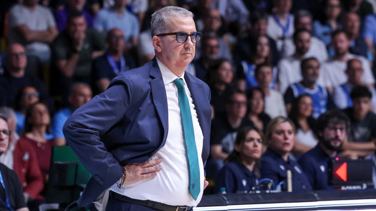 Addio De Raffaele a Cantù: le parole del coach e del presidente Allievi