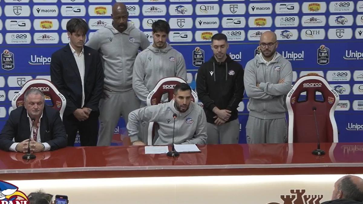 «Incredibile»: Trapani Shark, c'è Alex Latini in conferenza stampa (con lo staff)