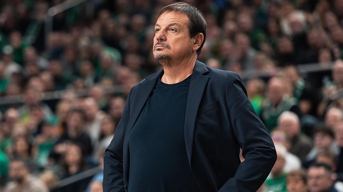 Follie greche: Ergin Ataman deferito per essersi tolto la giacca!
