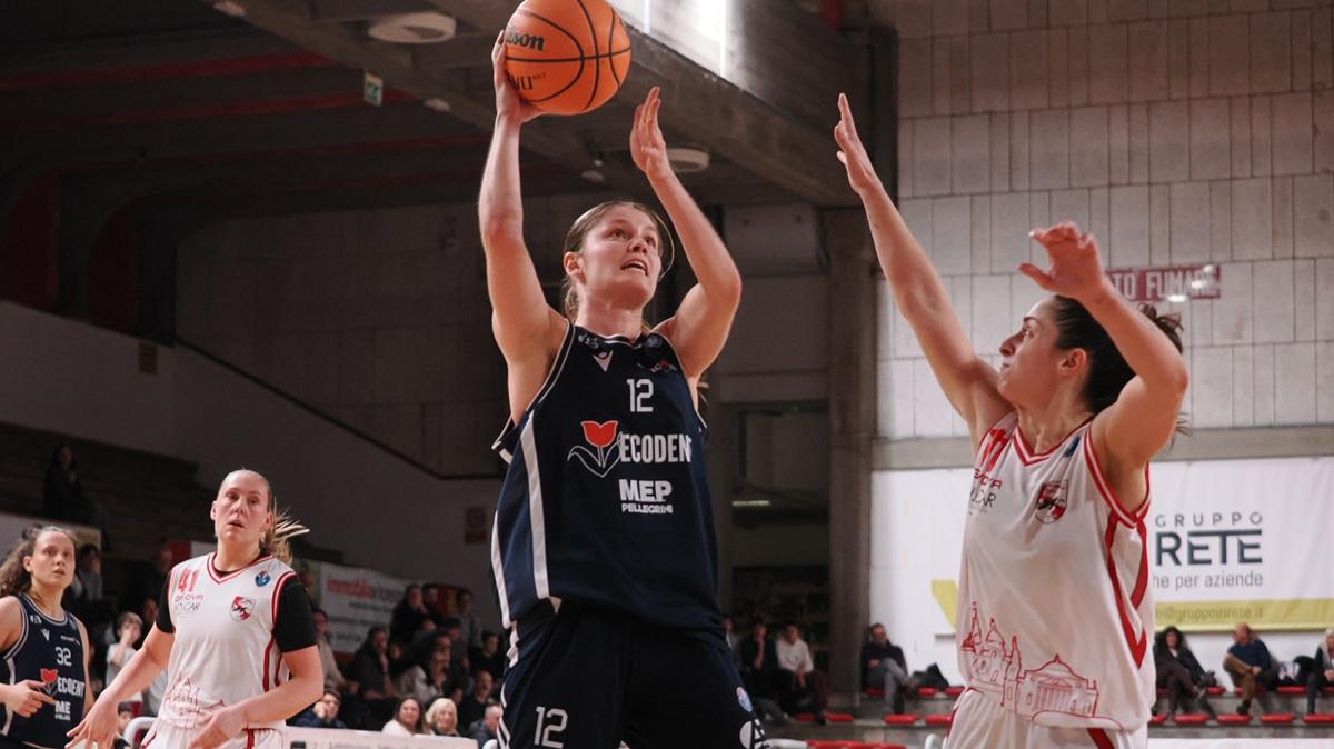 A2 F - Alpo Basket spreca nel finale e il derby è di Vicenza