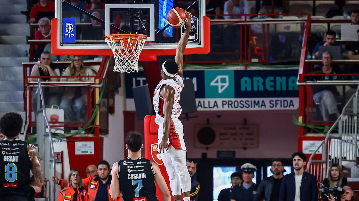 Il derby dice Varese: la OJM batte Cremona e vede i playoff