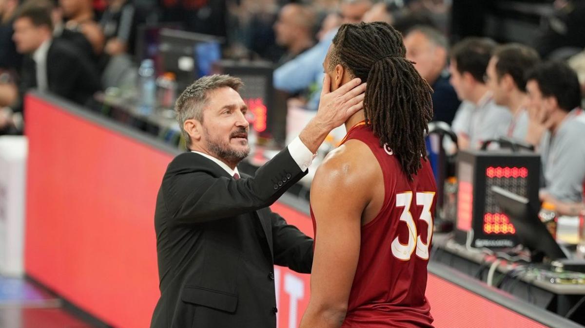 Che esordio per Pozzecco al Galatasaray: ferma il Besiktas e ringrazia Micov