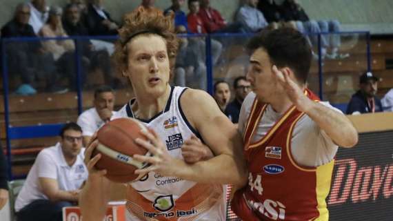 Serie B - I Raggisolaris tesserano la guardia-ala Enrico Vettori