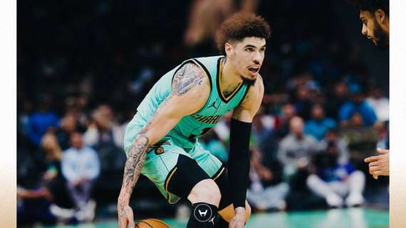 NBA - Hornets: Ball mette due liberi inventati sulla sirena e i Bucks perdono