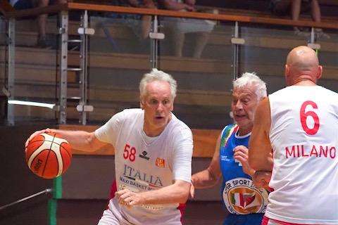Maxibasket - Milano Over 60 vince la finale terzo posto su Italia Over 65