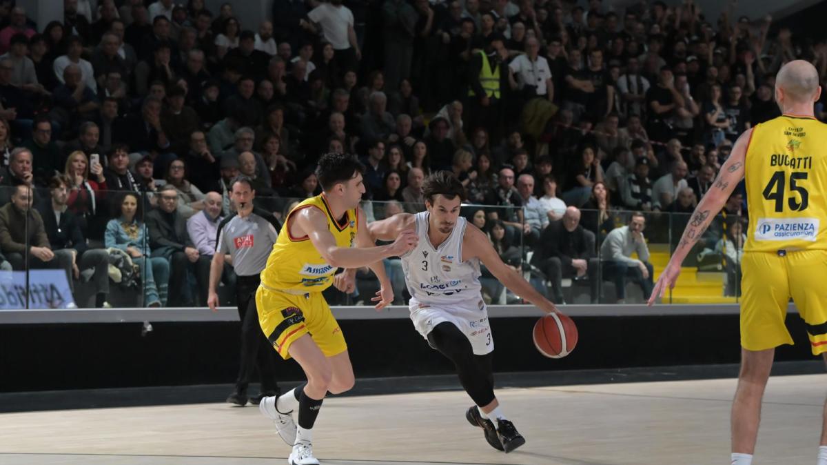 Serie B - La Paperdi Juvecaserta 2021 supera San Severo al PalaPiccolo