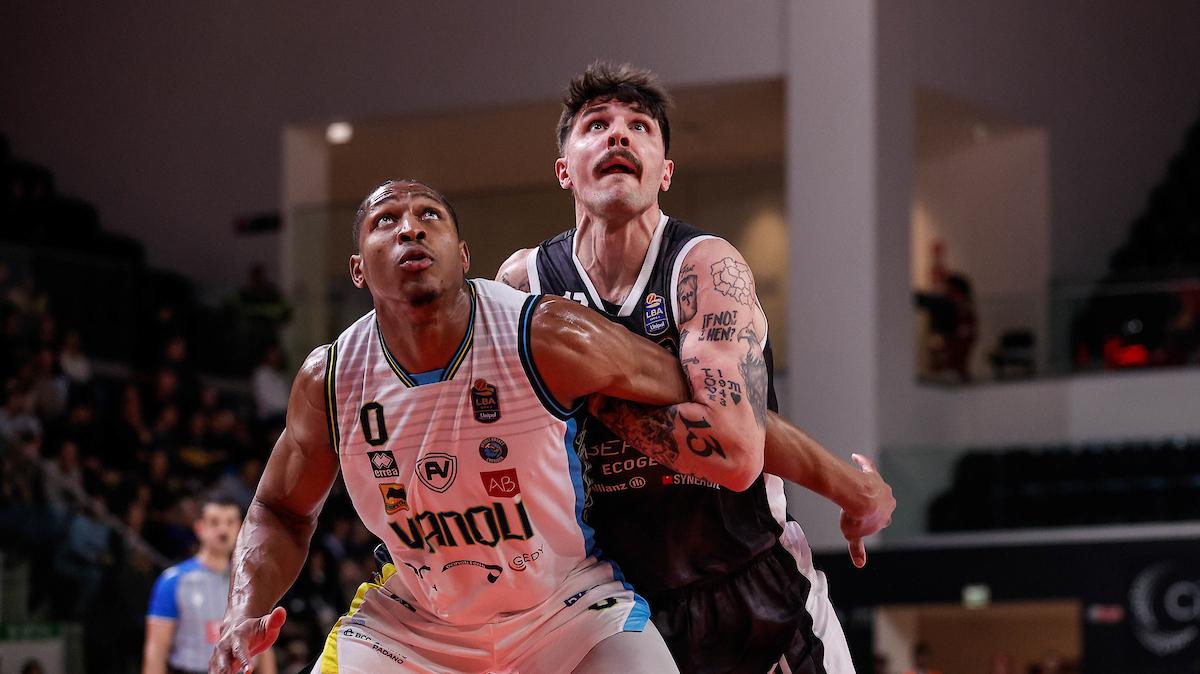 Vanoli Cremona di lotta, ma la Bertram Derthona vola via nel finale: gli highlights