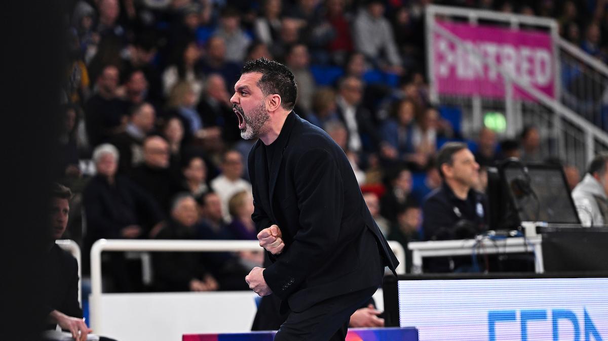 A Napoli arriva la Trapani Shark. Magro: "Servirà una prova maiuscola"