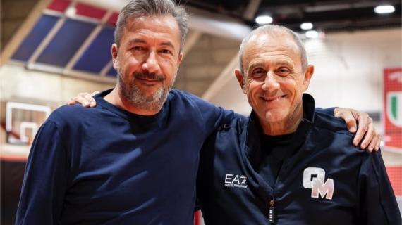 Il nuovo CT Luca Banchi ospite al Forum dell'Olimpia: la foto con Messina