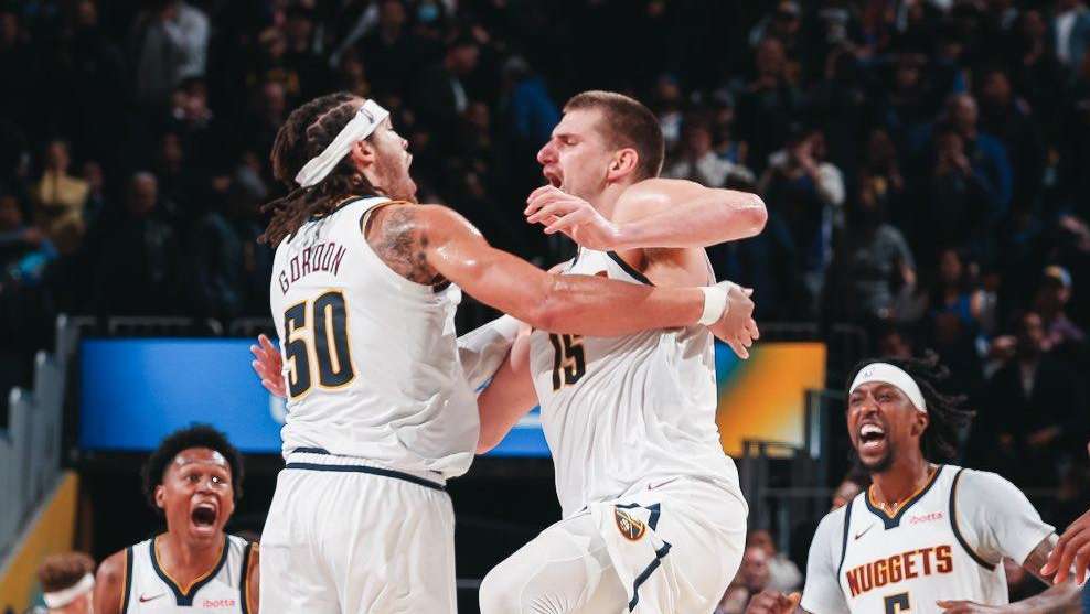 NBA - I Nuggets ribaltano Golden State in sette minuti di follia