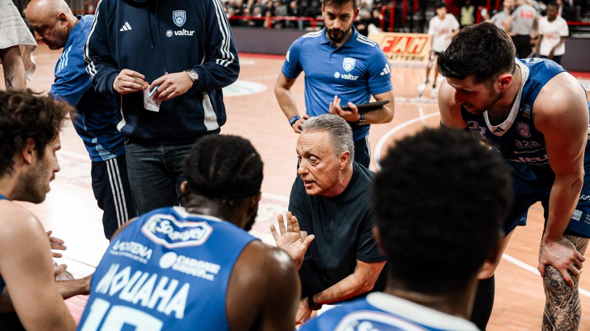 Brindisi, Bucchi: «Dover vincere a tutti i costi non è mai facile»