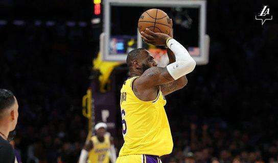 NBA - Lakers, James e Hachimura danno la spallata decisiva agli Spurs