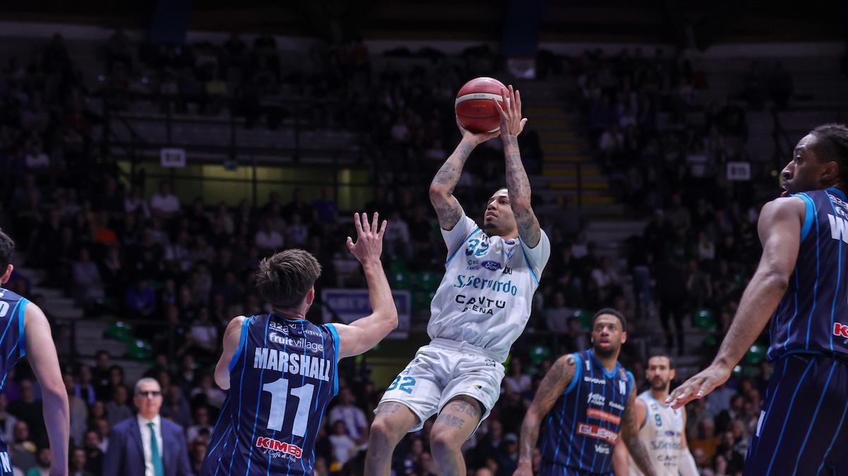 Due punti pesantissimi per Cantù dalla sfida con Napoli: gli highlights