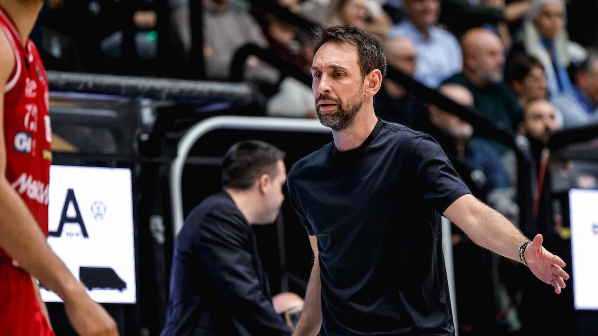 Olimpia, Poeta: «Non riusciamo a ammazzare le partite. Ma ci prendiamo i due punti»