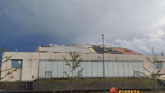 A2 - Tempesta d'aria, scoperchiato il tetto del Palafacchetti di Treviglio 